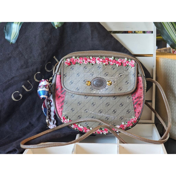 Gucci Handbags - Gucci Rigate Interlocking GG Crossbody wTwilly/Patches/Charms Added Plus Dustbag